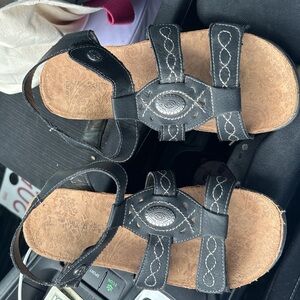 BearPaw Black and Brown Sandals